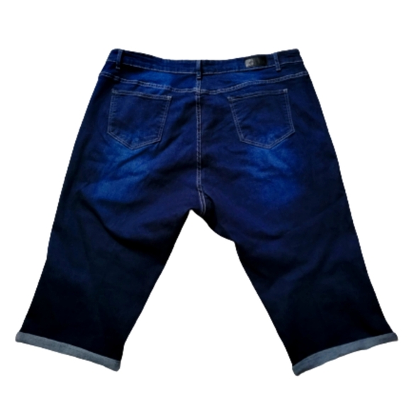 DkIN Capris Jean Med Wash Plus Size 24W - Picture 3 of 9